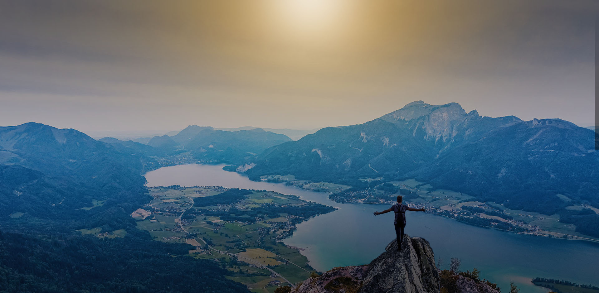 以诚信者为先 以奋斗者为本 以贡献者为荣